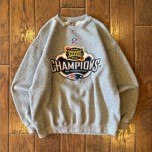Vintage 2004 New England Patriots Crewneck